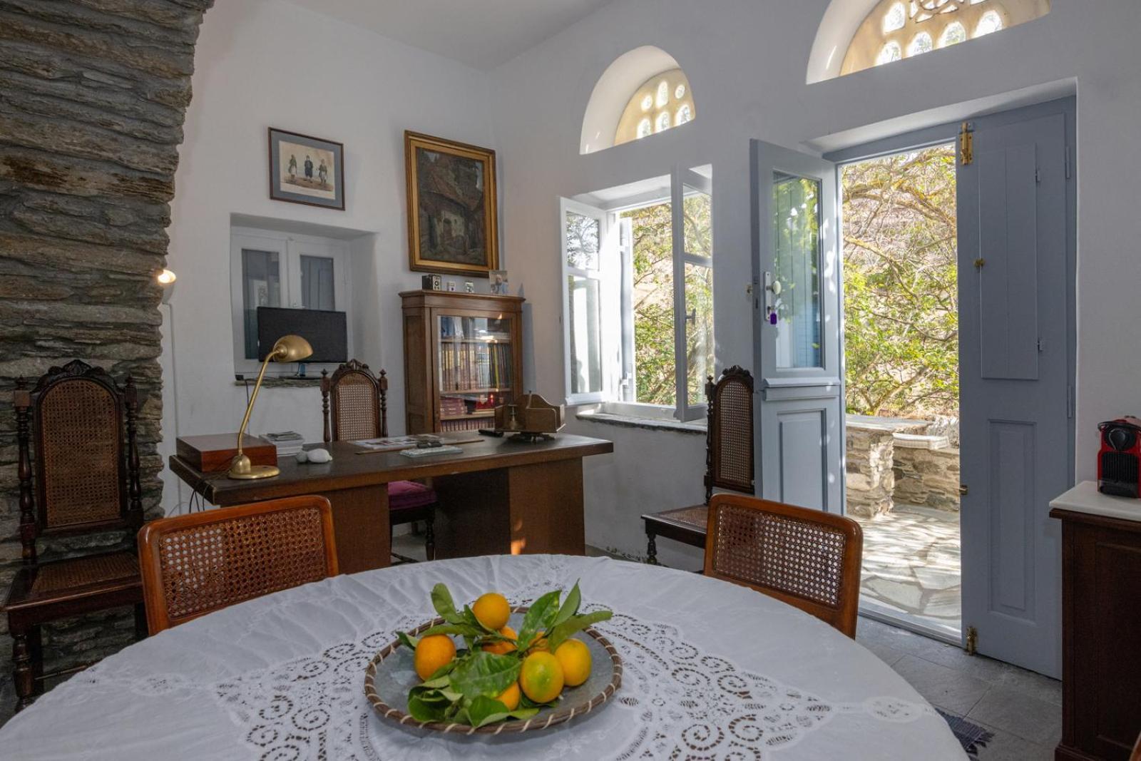 Villa Tina & Miltos Karia (Tinos)