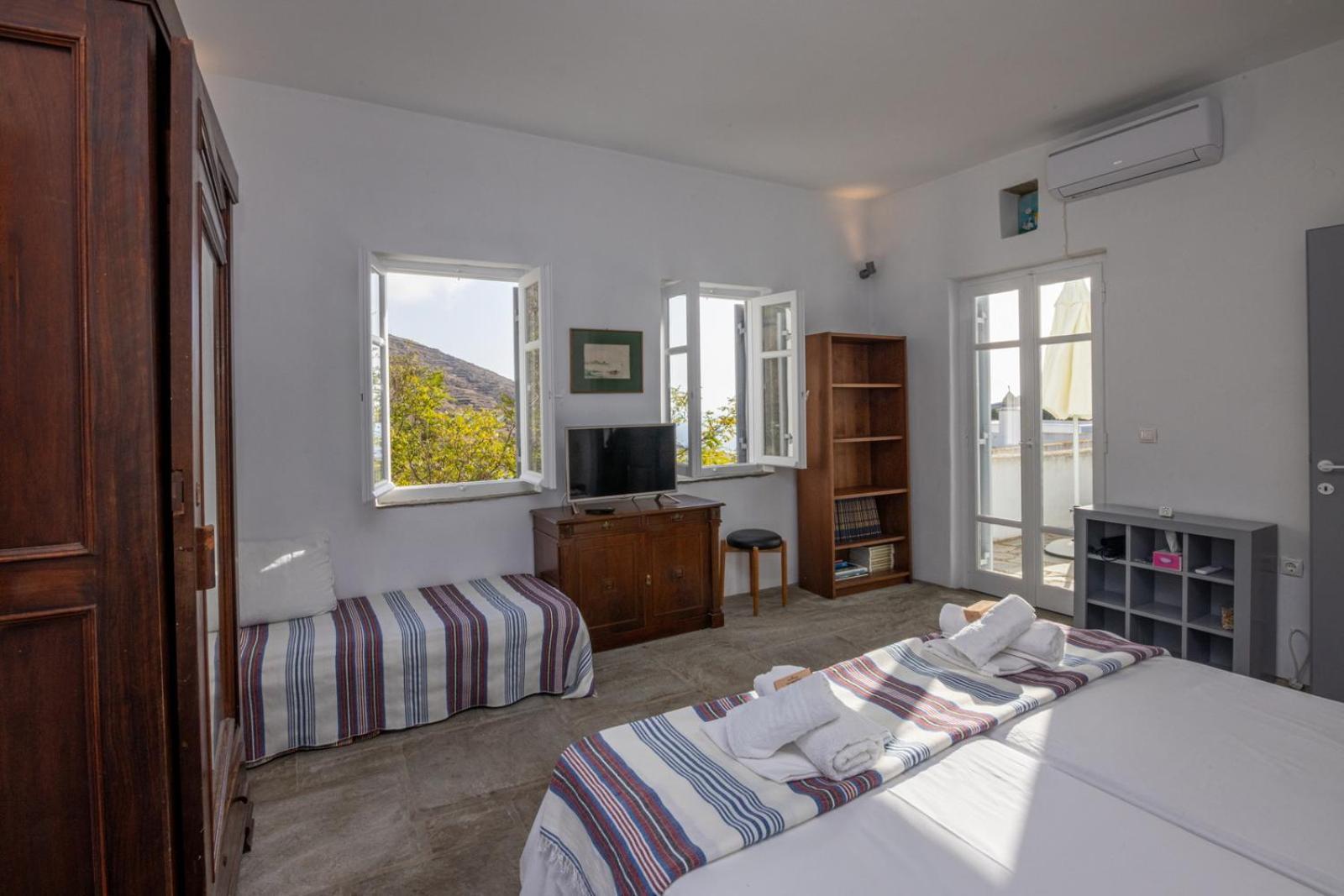 Villa Tina & Miltos Karia (Tinos)