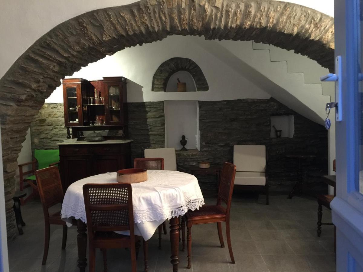 Villa Tina & Miltos Karia (Tinos)